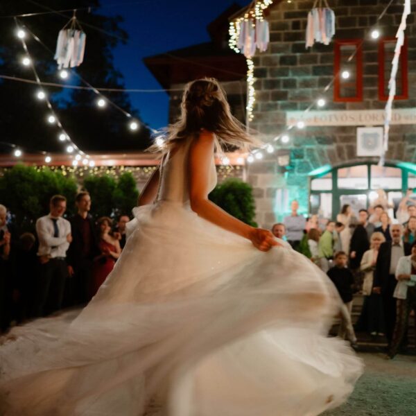 Báró Eötvös Lóránd Menedékház Esküvő - DEMENY FényDekoráció